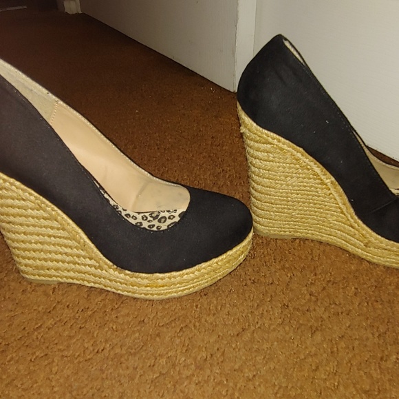 Black and tan colored wedges - Picture 2 of 4